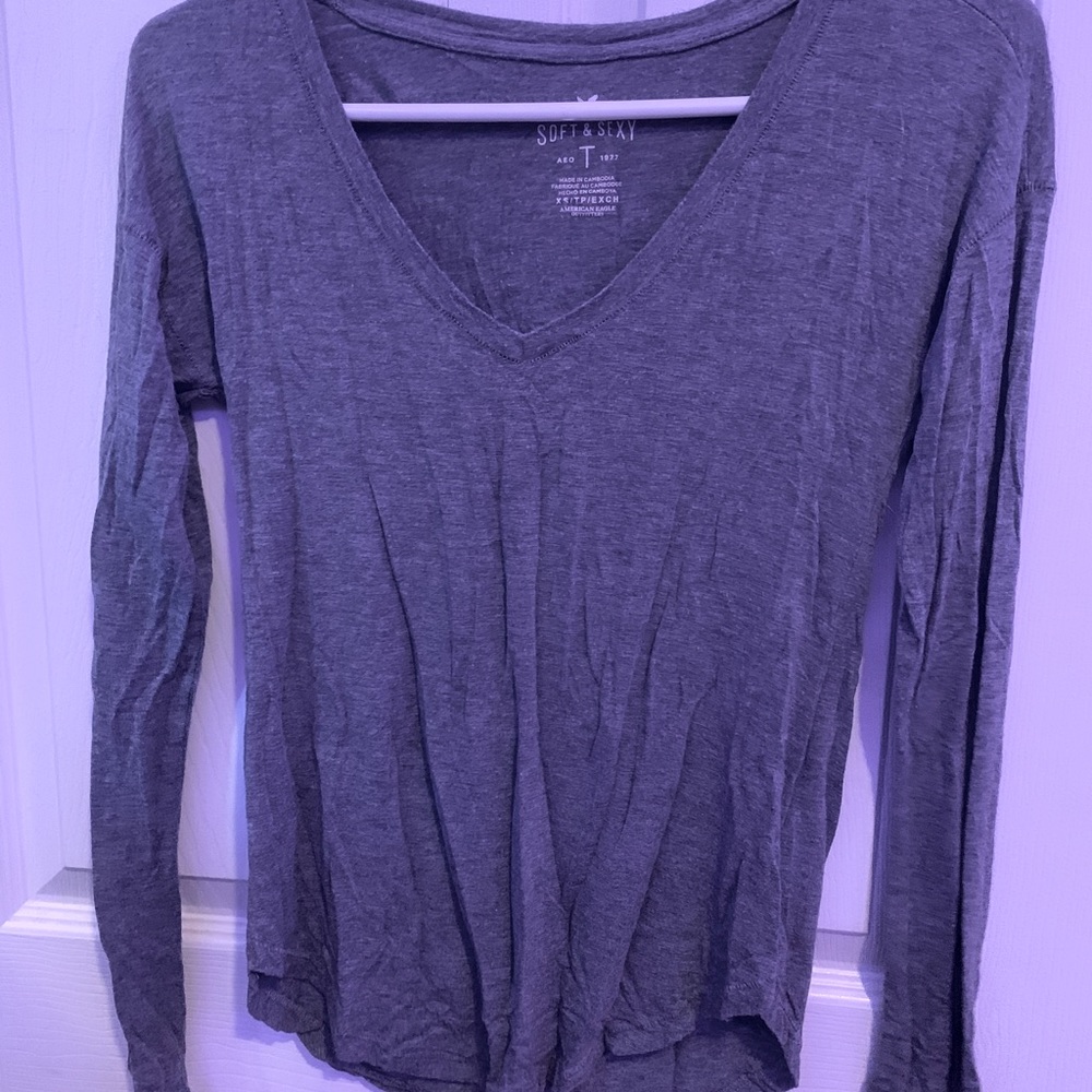 American Eagle v neck long sleeve